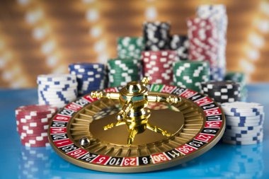Ante and raise betting positions at Casino Hold'em table